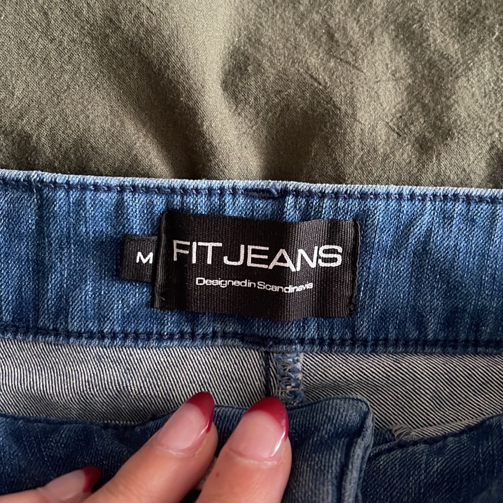 Fit jeans, never worn